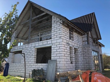 Два окремих будинка на 15 сотках з частичним ремоном