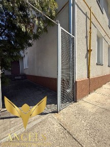 Центр міста: будівля на два входи 278м2 з окремим двором 8 сот