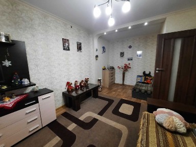 Продам унікальну квартиру на вулиці Роганській.