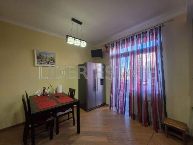 Продам 2-кімнатну квартиру по вул. Гленца