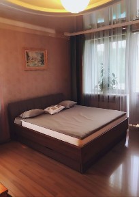 Затишна квартира прямо в центрі. Газ. Ремонт. Метро.