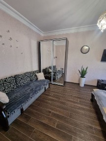 Квартира подобово, індивідуальне опалення, світло є постійно.