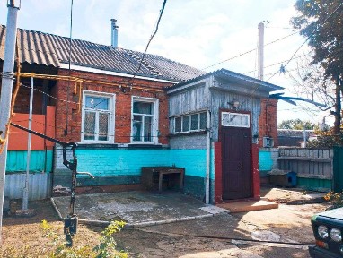 Терміново продам добротну частину будинку у Дергачах, район 3 школи.