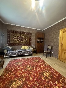 Продається 1/2 частина будинку в с. Анисів