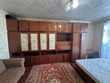 Продаж трикімнатної квартири у Сутисках