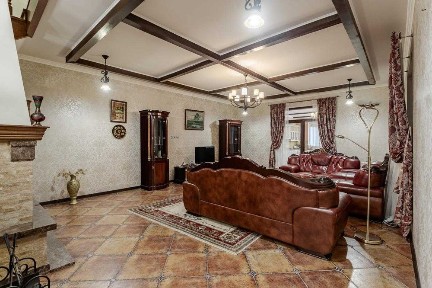 Будинок з басейном в с. Великі Дмитровичі, Новообухівська трасса