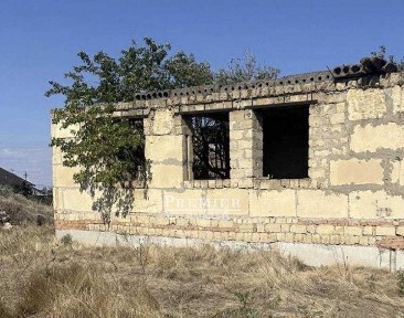 До продажу будинок у стані незавершеного будівництва