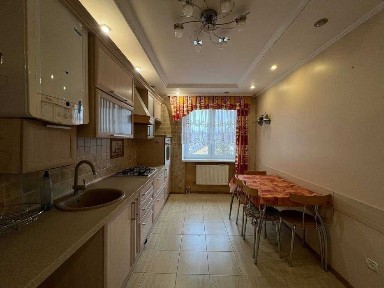 Простора 3-Кімнатна Квартира в Топовій Локації на Коперника