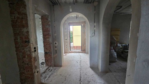 Продається добротний будинок у популярній серед покупців локації