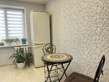 Простора 3-кімнатна квартира з ремонтом пр. Косіора (Калнишевського)