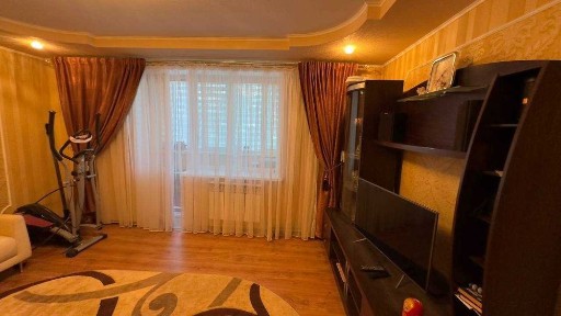 Продаётся 3-ком квартира с автономным отоплением +2 гаража, р-н ЖД