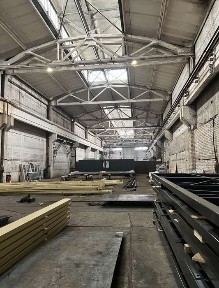 Аренда цеха 865 м2 с мостовым краном 10т. Левый берег