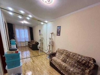 Продам 2 - комнатная квартира Бородинский