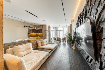 Київ, Печерський, Андрія Верхогляда 14а