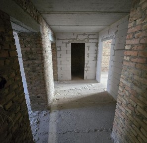 Сучасна простора з чудовим плануванням квартира