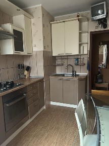 Сдам в оренду квартиру 4 кімнатна.