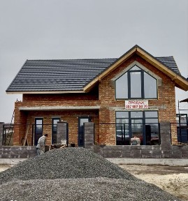 Новий будинок. Щойно збудований. є Оселя