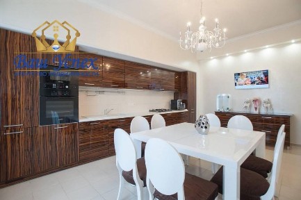 Аренда дома с бассейном в городке село Крюковщина. Парк