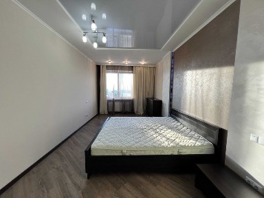 Здається 3 кімнатна вулиця Мазепи зі свіжим ремонтом та видом на озеро