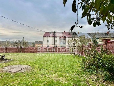 Будинок біля Львова