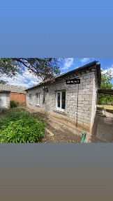 Силікатний будинок на богополі неподалік пологового