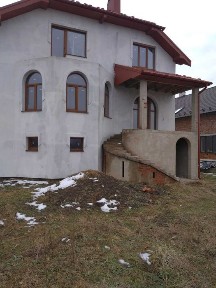 Продається сучасний будинок в передмісті Івано-Франківська