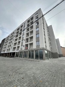 Продаж комерційного приміщення м. Ужгород при центр дорозі