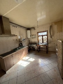 Продається приміщення та 45 сот землі