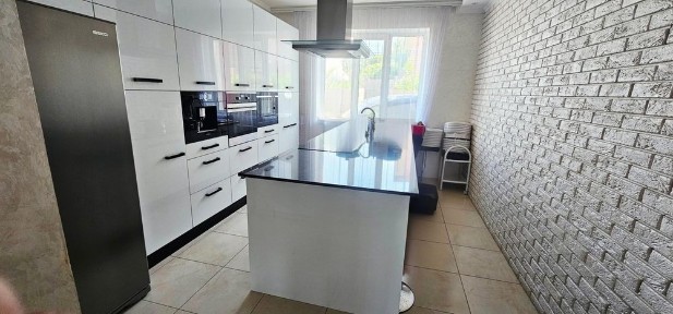 Продаж сучасного будинку