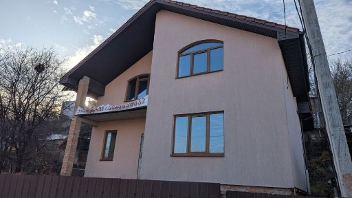 Продаж сучасного будинку в центрі міста