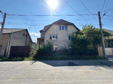 Продається будинок в м. Тячів