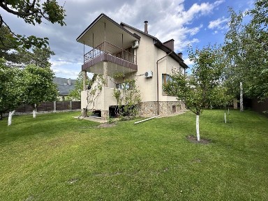 Будинок з ремонтом у закритому містечку супер локація