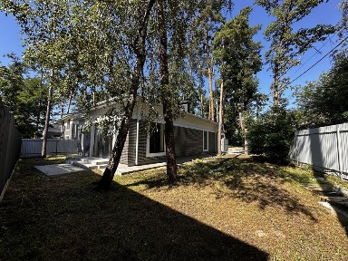 Район ресторану Отаманша. Одноповерховий будинок.