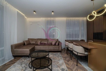 2-к. квартира з терасою та паркінгом по вул. Січових Стрільців