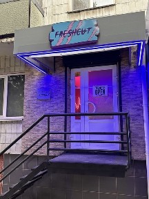 Робоче місце для барбера в оренду крісло перукаря