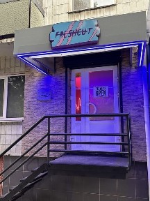 Робоче місце для барбера в оренду крісло перукаря