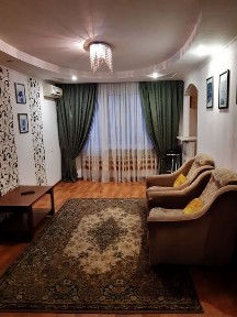 Продається 2-х кімнатна квартира в центрі міста.