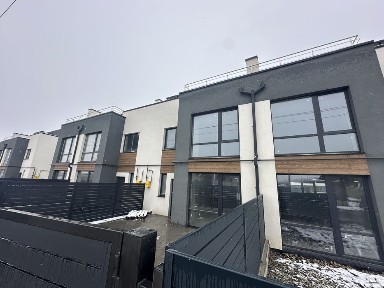 Просторий таунхаус 140м2 з терасами і балконом +50м2 в Крихівцях