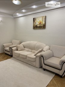 Пилипа Орлика вулиця, мікрорайон Липки, район Печерський, Київ, метро Майдан Незалежності, вул. Пилипа Орлика 9 • ID 33592679