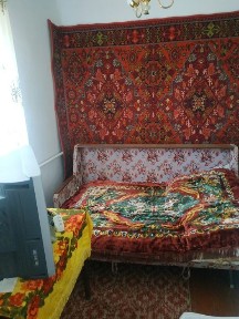 1/2 будинку продам або поміняю на 1 кімнатну квартиру в кирпичн. буд