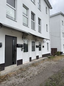 Продажа квартири з окремим входом