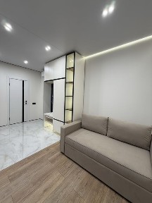 Продаю власну 1,5 кімнатну квартиру на березі озера