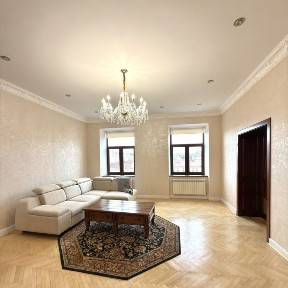 Оренда 3-х кімнатної квартири з видом на Оперний театр. Центр Львова