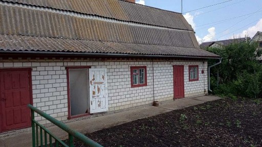 будинок з земельною ділянкою