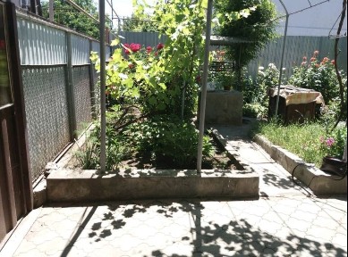 Продам гарний. будинок біля озера