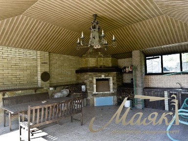 Ексклюзивний будинок на правому березі.