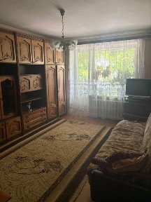 Продається трикімнатна квартира в Золотоноші, в Центрі