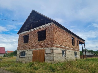 Продам цегляний будинок в місті Свалява