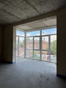 Продам 2-кім. квартиру з паркінгом у центрі, новобудова, з ліфтом