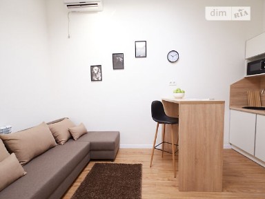 Здам подобово 1к квартиру на майд. Павлівський 10 • ID 30969953